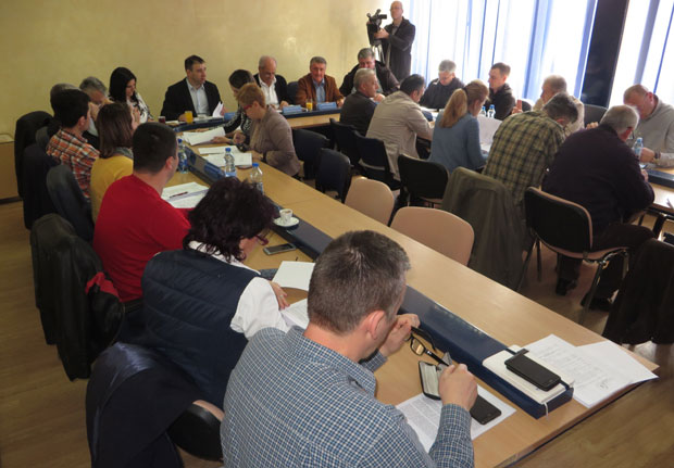 Параћинци неће партијске школе